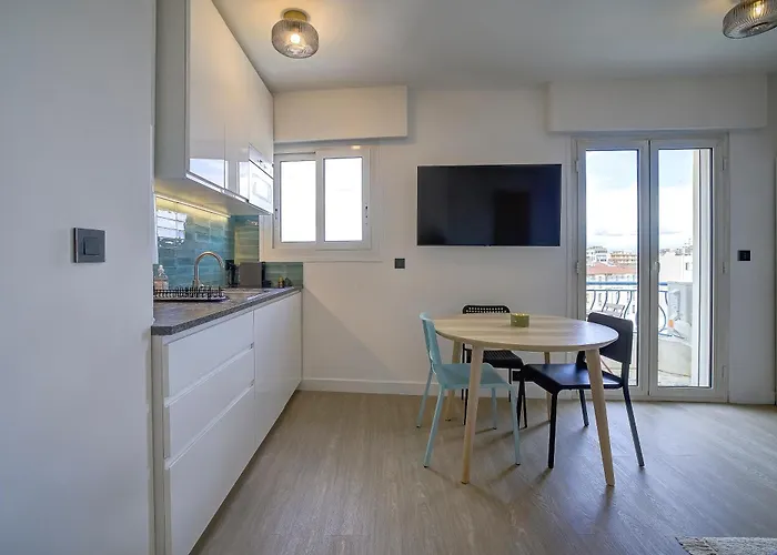 Apartment Magnifique Le Dauphin 50m Des Plages Juan-les-Pins
